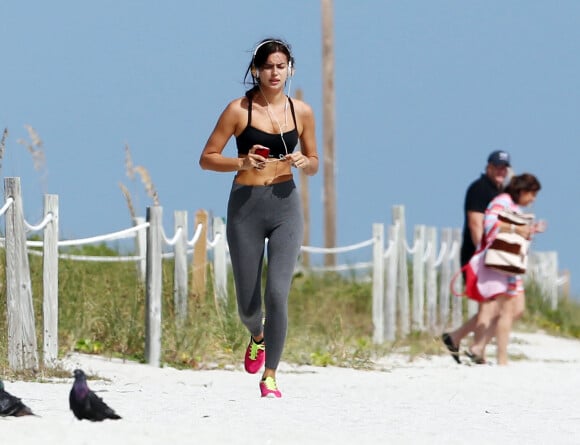 Exclusif - Irina Shayk fait du jogging à Miami, le 5 novembre 2013.