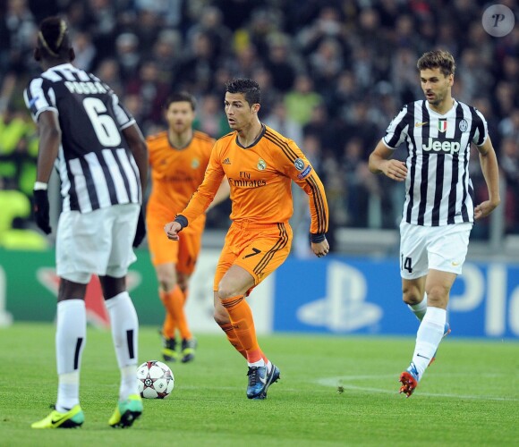 Cristiano Ronaldo entre Fernando Llorente et Paul Pogba lors du match Juventus F.C. - Real Madrid. Turin, le 5 novembre 2013.