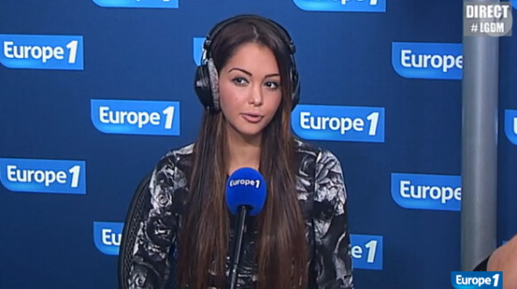 La belle Nabilla dans "Le Grand Direct des médias" sur Europe 1. Le 12 novembre 2013.