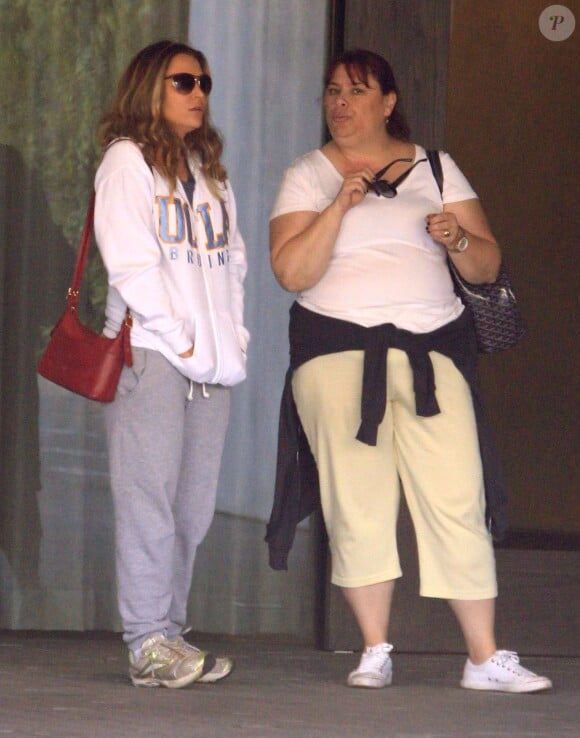 Exclusif - Brooke Mueller (l'ex femme de Charlie Sheen) fait du shopping à Beverly Hills, le 11 novembre 2013.