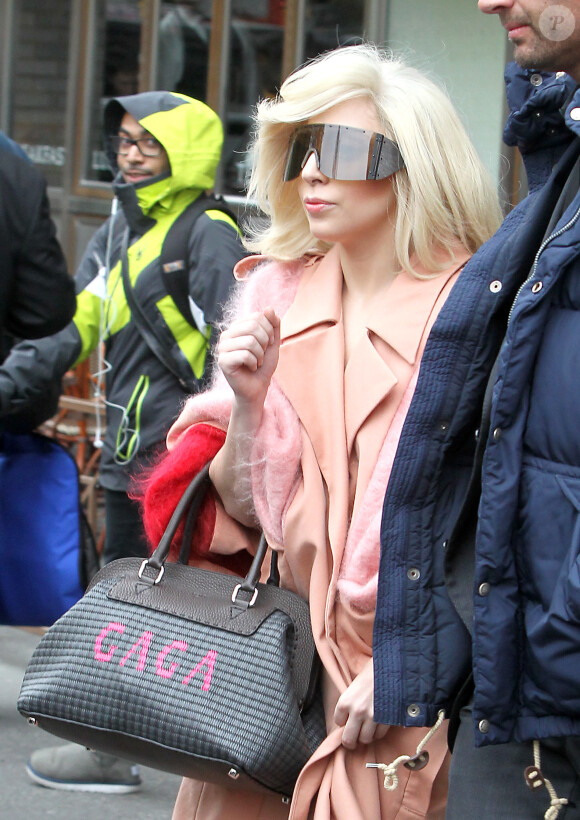Lady Gaga dans les rues de New York, le 12 novembre 2013.