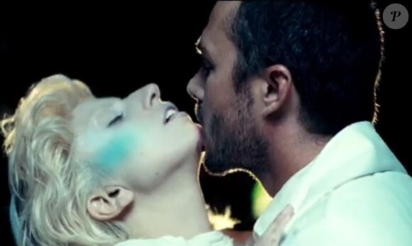 Lady Gaga et Taylor Kinney dans le clip de Yoü and I, dévoilé en août 2011.