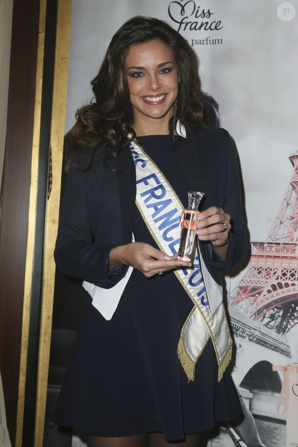 Marine Lorphelin lors du lancement de la ligne de parfum Inessance Miss France, au Fouquets le 5 novembre 2013
