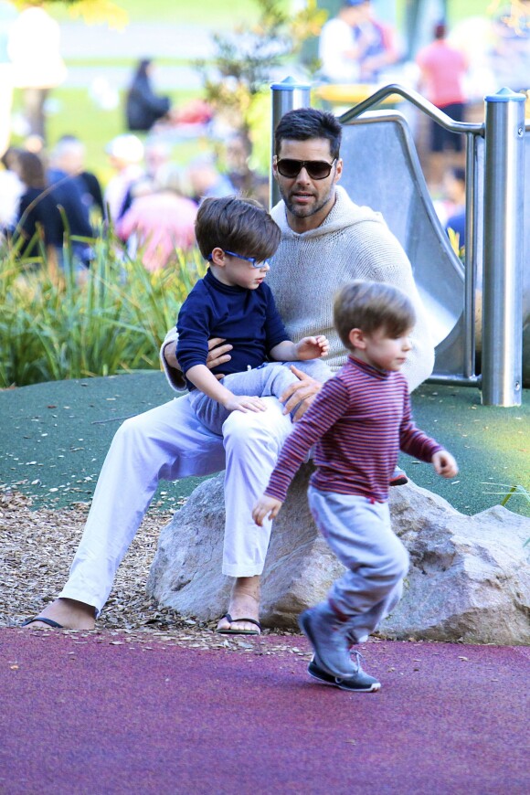 Exclusif - Ricky Martin et ses fils Matteo et Valentino dans un parc à Sydney, en Australie, le 18 mai 2013.