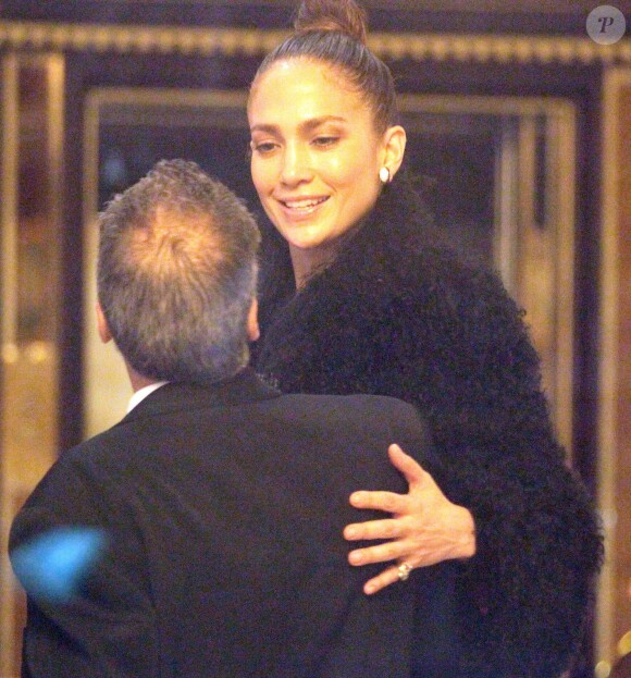 La chanteuse Jennifer Lopez et son compagnon Casper Smart en voyage romantique à Rome, le 13 novembre 2013.