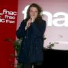 Le chanteur Julien Doré donne un showcase gratuit à la Fnac des Ternes, à Paris, le samedi 16 novembre 2013.