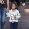 Jennifer Lopez en compagnie de ses enfants Max et Emme sur le tournage du film "The Boy Next Door" à Los Angeles, le 17 novembre 2013.
