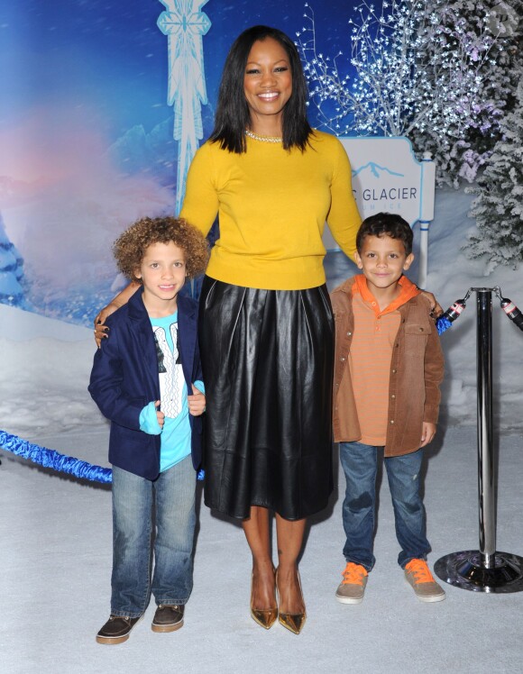 Garcelle Beauvais et ses deux jumeaux à la première de Frozen au El Capitan Theatre à Hollywood, Los Angeles, le 19 novembre 2013.