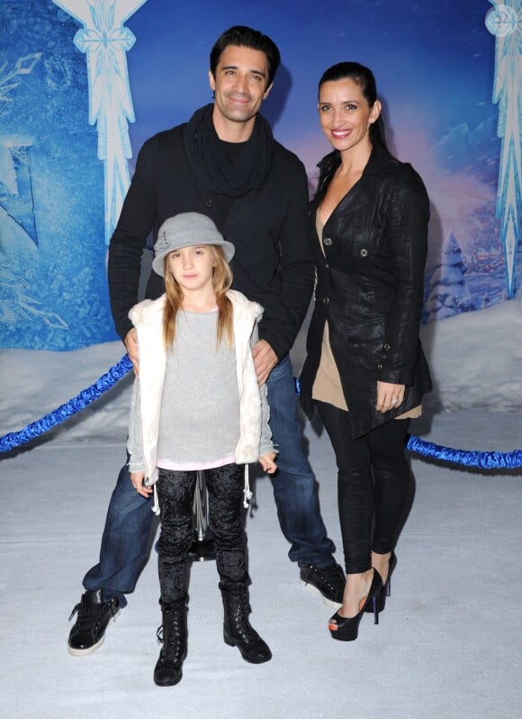 Gilles Marini, Carole Marini, Juliana Marini à la première de Frozen au El Capitan Theatre à Hollywood, Los Angeles, le 19 novembre 2013.