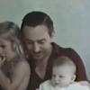 Walt Disney avec ses deux et en famille dans une vidéo faite d'archives.