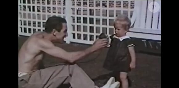 Diane Disney Miller avec son papa dans une vidéo d'archives.
