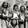 Eric Idle, Michael Palin, John Cleese, Terry Gilliam dans "Monty Python, Sacré Graal" (1975)