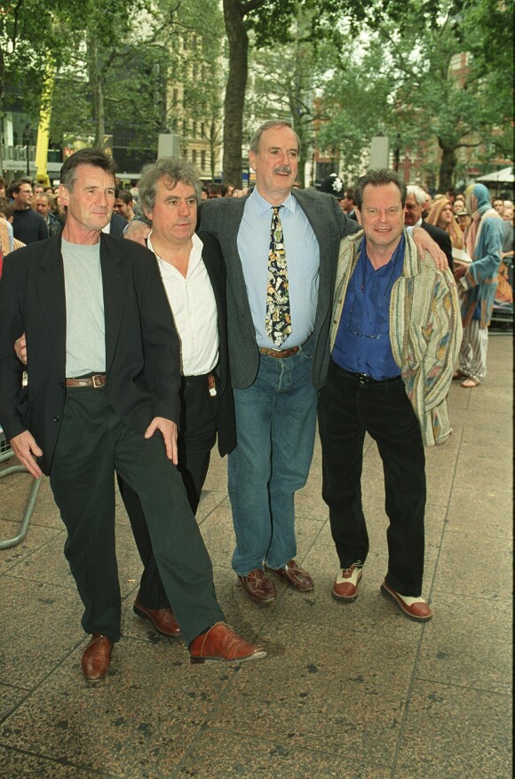 Michael Palin, Terry Jones, John Cleese et Terry Gilliam lors d'une projection de La Vie de Brian le 7 octobre 1999