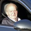Le roi Juan Carlos d'Espagne se rend à l'hôpital à Madrid en Espagne le 21 novembre 2013 pour être opéré de la hanche.