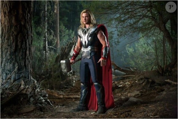 Chris Hemsworth sur le tournage d'Avengers.