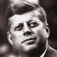 JFK au cinéma : De l'homme politique au martyr, un héros de la pop culture