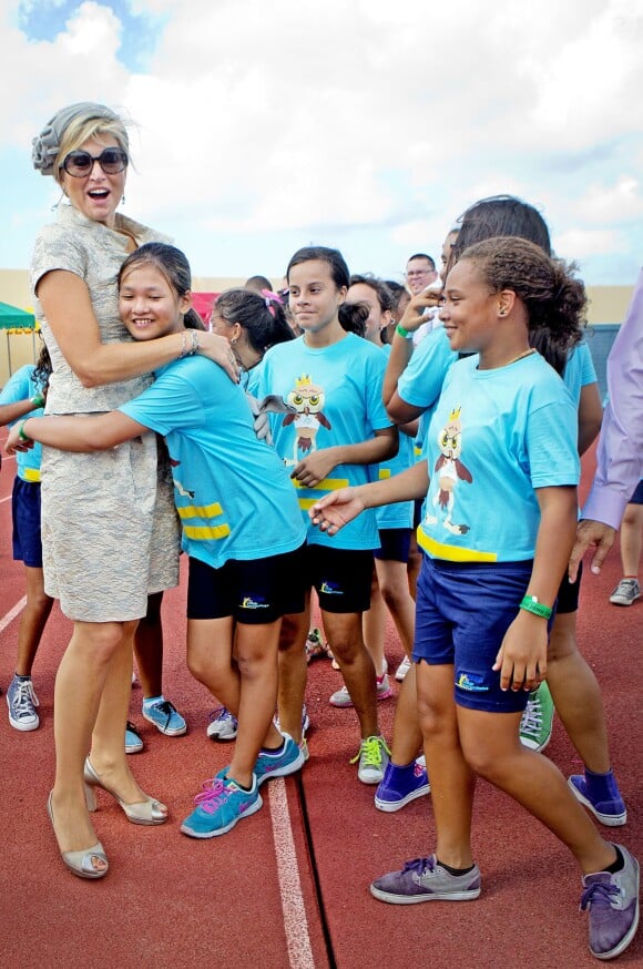 La reine Maxima des Pays-Bas au stade Guillermo Trinidad sur l'île d'Aruba le 21 novembre 2013.