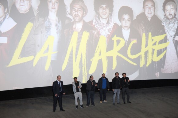 Nader Boussandel, M'Barek Belkouk, Tewfik Jallab, Jamel Debbouze, Djaidja Toumi et Hugo Salignac à la première du film La Marche à Rosny, le 23 novembre 2013.