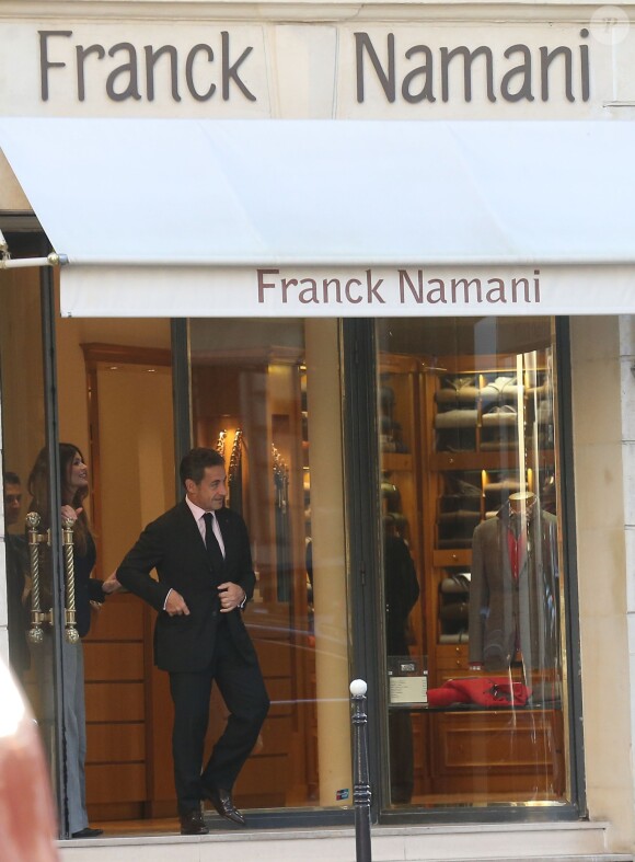 Exclusif -
Nicolas Sarkozy fait du shopping chez Franck Namani à Paris le 13 novembre 2013. 