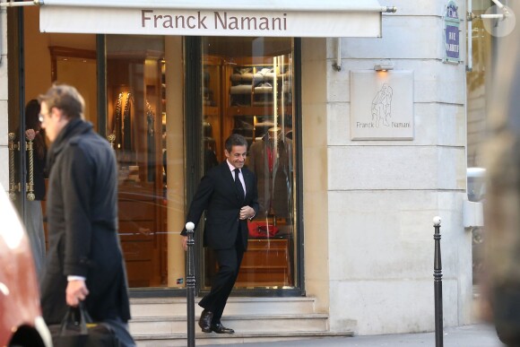Exclusif -
Nicolas Sarkozy fait du shopping chez Franck Namani à Paris le 13 novembre 2013. 