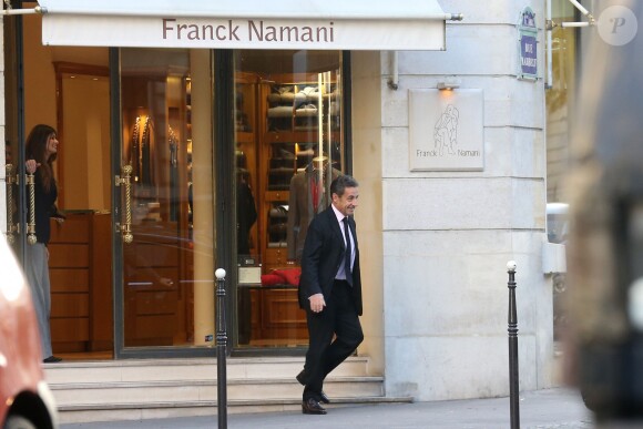 Exclusif -
Nicolas Sarkozy fait du shopping chez Franck Namani à Paris le 13 novembre 2013. 
