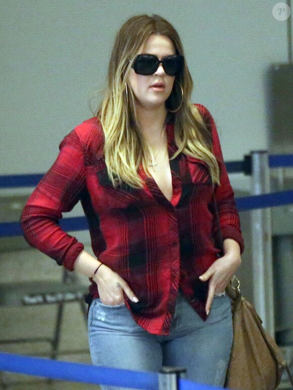 Khloé Kardashian à l'aéroport de Los Angeles. Le 23 novembre 2013.