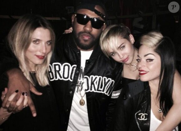 Miley Cyrus a fêté ses 21 ans dans un club de Los Angeles, le 23 novembre 2013.