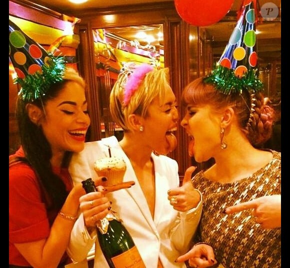 Miley Cyrus a fêté ses 21 ans après la soirée des American Music Awards à Los Angeles, le 25 novembre 2013.