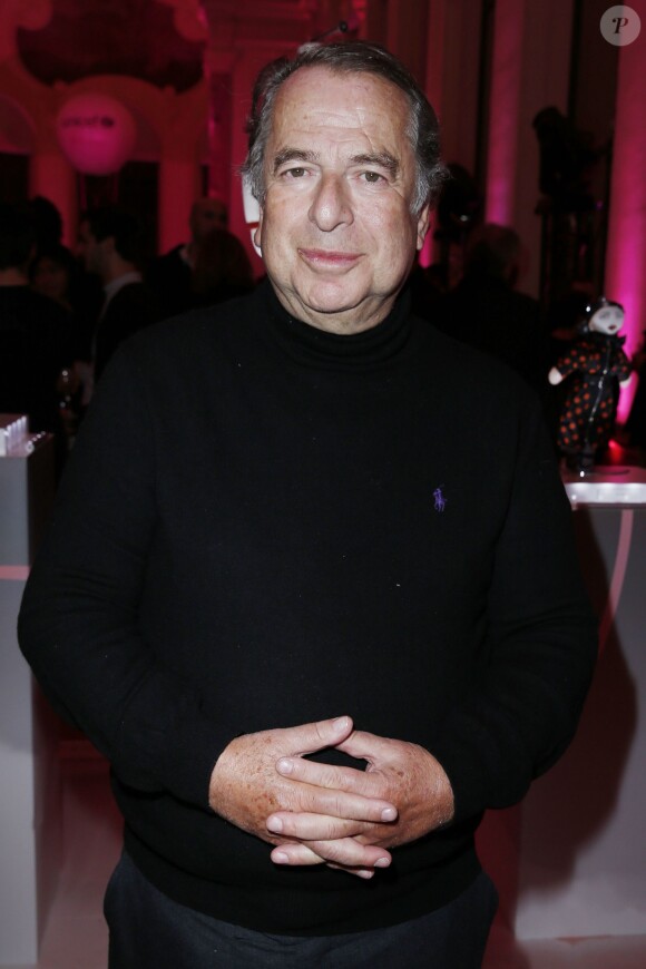 Paul-Loup Sulitzer au vernissage de l'exposition "Le Pari(s) Merveilleux" des Frimousses de créateurs au Petit Palais, à Paris, le 25 novembre 2013.