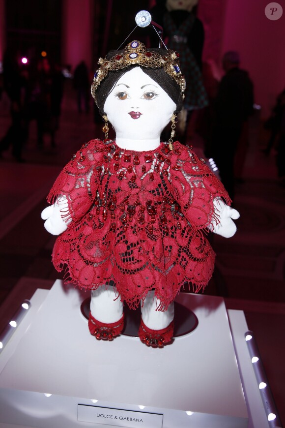 Frimousse de Dolce & Gabbana - Vernissage de l'exposition "Le Pari(s) Merveilleux" des Frimousses de créateurs au Petit Palais, à Paris, le 25 novembre 2013.