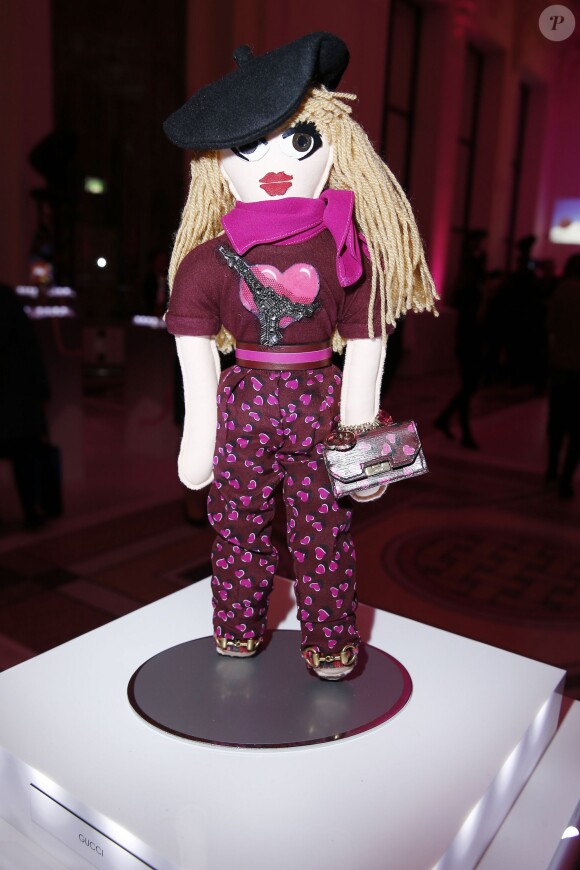 Frimousse de Gucci - Vernissage de l'exposition "Le Pari(s) Merveilleux" des Frimousses de créateurs au Petit Palais, à Paris, le 25 novembre 2013.