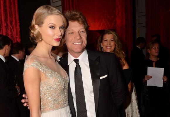 Taylor Swift et Jon Bon Jovi à l'ocassion du second Winter Whites Gala de Centrepoint qui se tenait au palais de Kensington à Londres, le 26 novembre 2013.