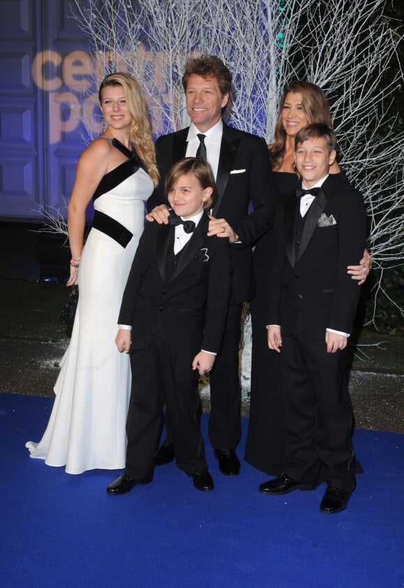 Jon Bon Jovi en famille à l'ocassion du second Winter Whites Gala de Centrepoint qui se tenait au palais de Kensington à Londres, le 26 novembre 2013.