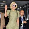 Lady Gaga arrive a l'aéroport international de Narita à Tokyo, le 26 novembre 2013.