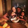 Mariah Carey avec son mari Nick Cannon et leurs enfants, Monroe et Moroccan, à New York le 27 novembre 2013.