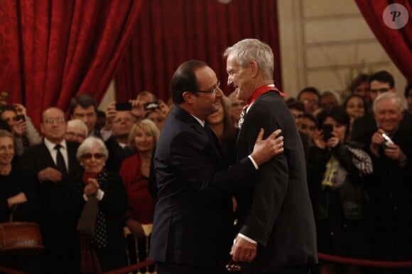 Edouard Brezin fait commandeur de la Légion d'honneur par François Hollande - Cérémonie de décoration au palais de l'Elysée à Paris, le 28 novembre 2013.