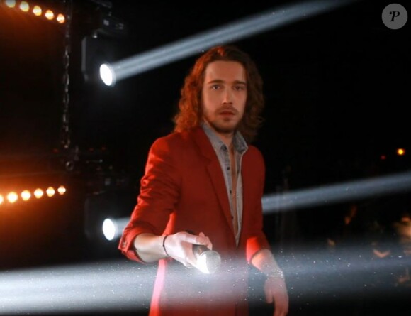 Julien Doré sera présent sur le plateau de l'émission Les 10 ans de la fête de la chanson française, sur France 2, vendredi 29 novembre 2013.