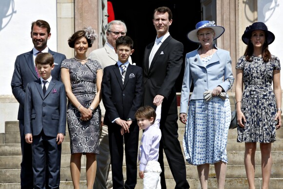 La famille royale danoise réunie le 18 mai 2013 à Fredensborg pour la confirmation du prince Nikolai.