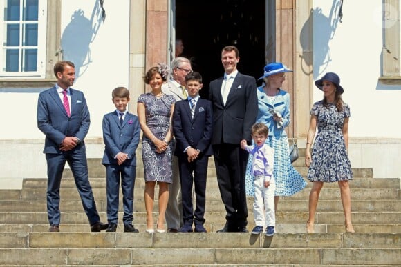 La famille royale danoise réunie le 18 mai 2013 à Fredensborg pour la confirmation du prince Nikolai.