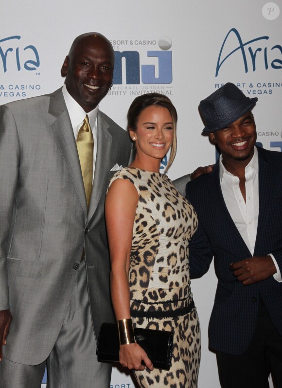 Michael Jordan et son épouse en secondes noces Yvette Prieto, ici avec Ne-Yo en mars 2012 lors du 11e gala annuel de Michael Jordan, attendent leur premier enfant pour 2014, a-t-on appris le 30 novembre 2013