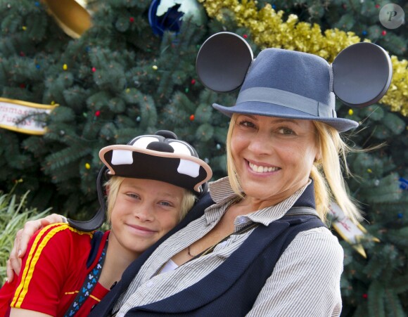 Maria Bello et son fils Jackson à Walt Disney World Resort le 25 novembre 2011.