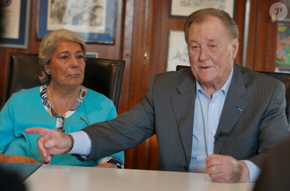 Exclusif - Uderzo et sa femme lors de leur conference de presse au cours de laquelle ils ont annoncé qu'ils portaient plainte pour violences psychologiques contre leur fille Sylvie