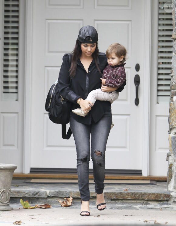 Kourtney Kardashian et sa fille Penelope à Los Angeles. Le 20 novembre 2013.