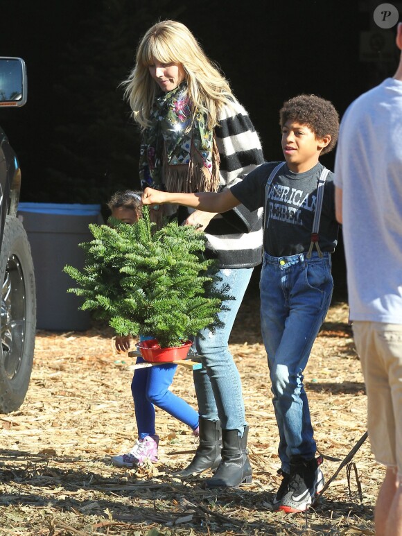 Heidi Klum, son compagnon Martin Kristen et ses enfants Leni, Henry, Johan et Lou sont allés acheter un sapin de Noël. West Hollywood, le 30 novembre 2013.