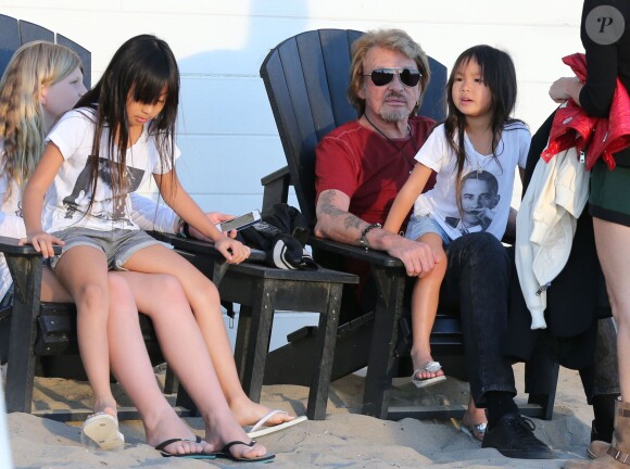 Johnny Hallyday, Laeticia et leurs filles Jade et Joy à Malibu, le 9 novembre 2013.