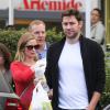 Exclusif - John Krasinski, Emily Blunt enceinte et des amis quittent le restaurant Lemonade. Los Angeles, le 3 décembre 2013.