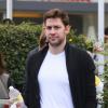Exclusif - John Krasinski quitte restaurant Lemonade avec sa femme Emily Blunt et des amis à West Hollywood. Los Angeles, le 3 décembre 2013.