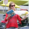 Exclusif - L'actrice Emily Blunt, enceinte, quitte le restaurant Lemonade. Los Angeles, le 3 décembre 2013.