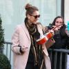 Céline Dion sort de son hôtel parisien pour aller faire du shopping chez Boucheron. Le 2 décembre 2013.
