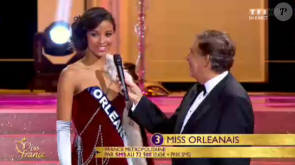 Miss Orléanais se présente lors de l'élection Miss France 2014 sur TF1, en direct de Dijon, le samedi 7 décembre 2013